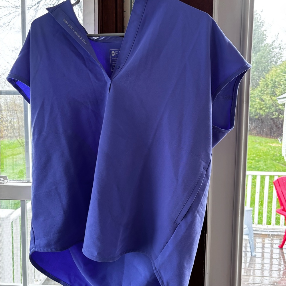 Women's FIGS Blueberry Scrub Set